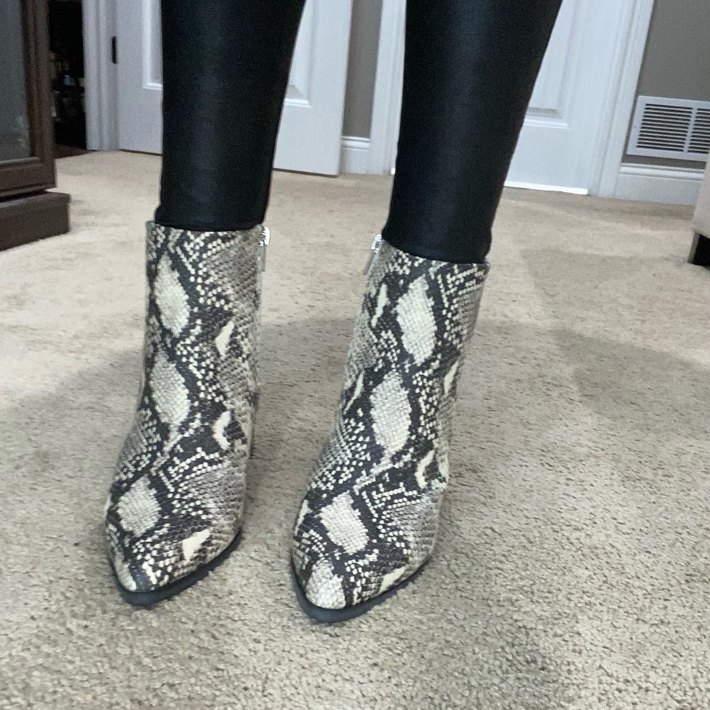 Never worn super cute snakeskin boots!